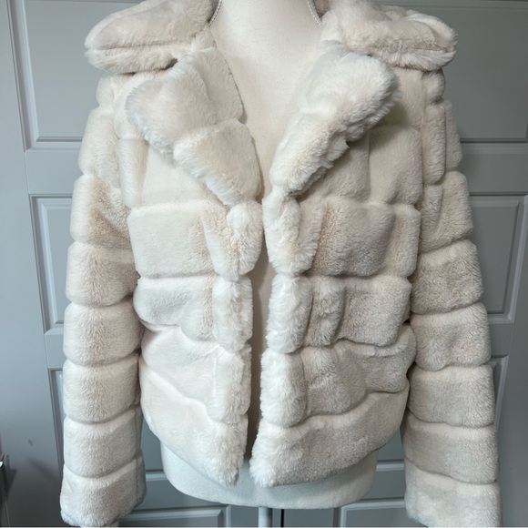 Blank NYC Faux Fur Cream Cropped Jacket Coat Short Winter Warm Elegant Chic XS - Picture 2 of 8